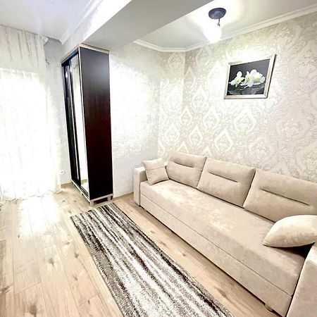 Large Apartment !!!Ciuflea Str. Chisinau Ngoại thất bức ảnh